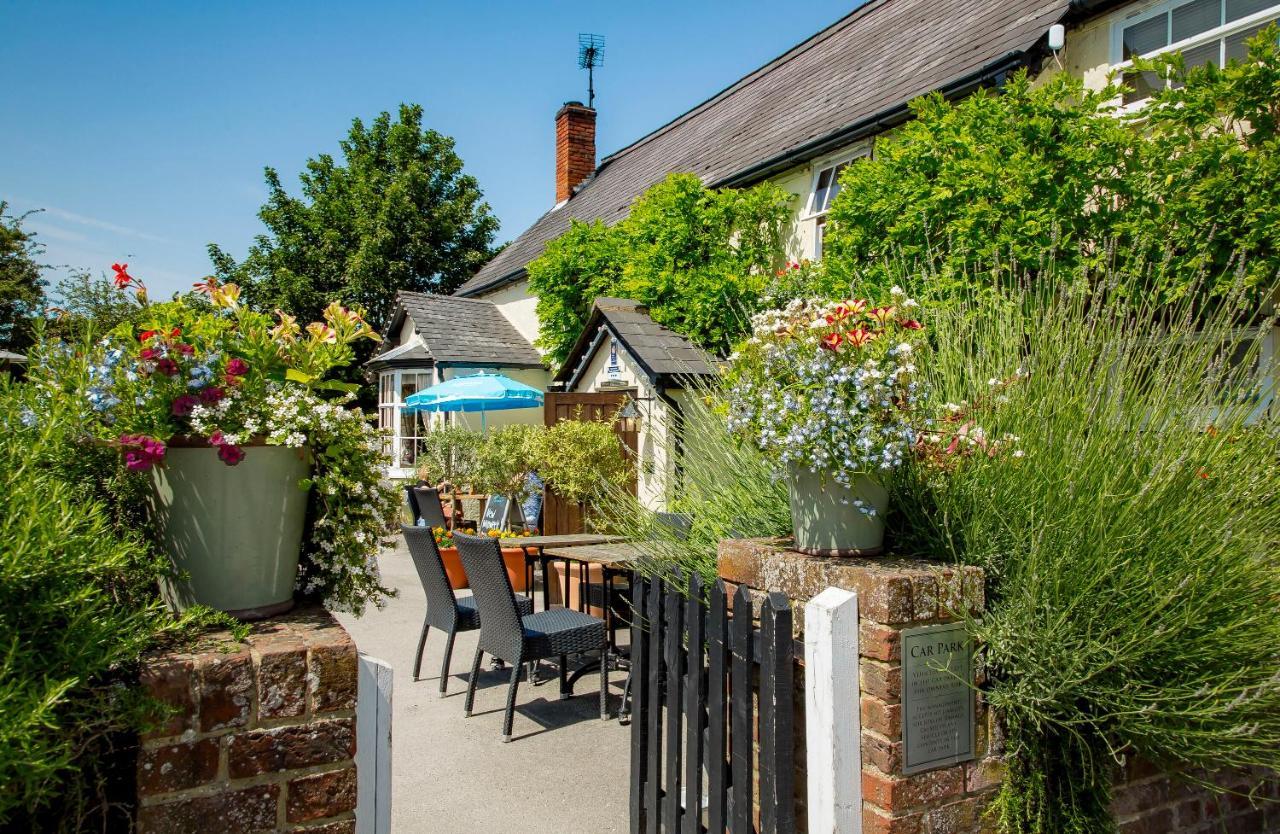 The Cricketers Clavering 외부 사진